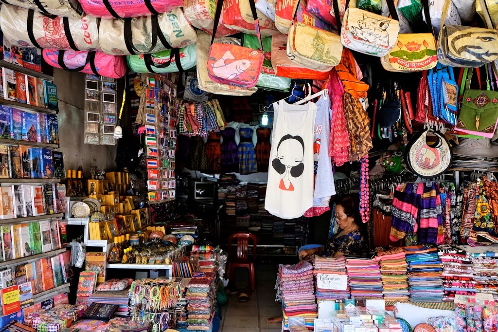 attraction-Shopping in Siem Reap Angkor Night Market.jpg